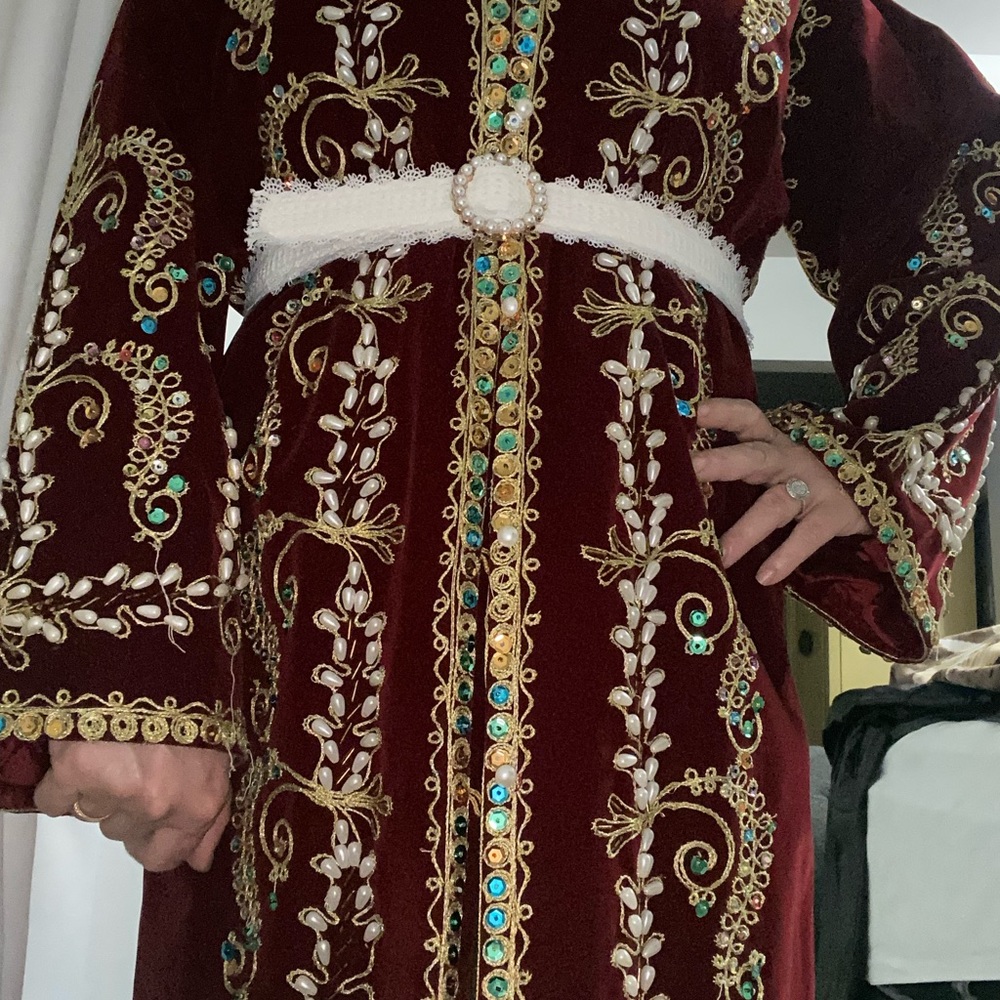 Hand custom-made Red velvet thobe ملكة with beads مخمل